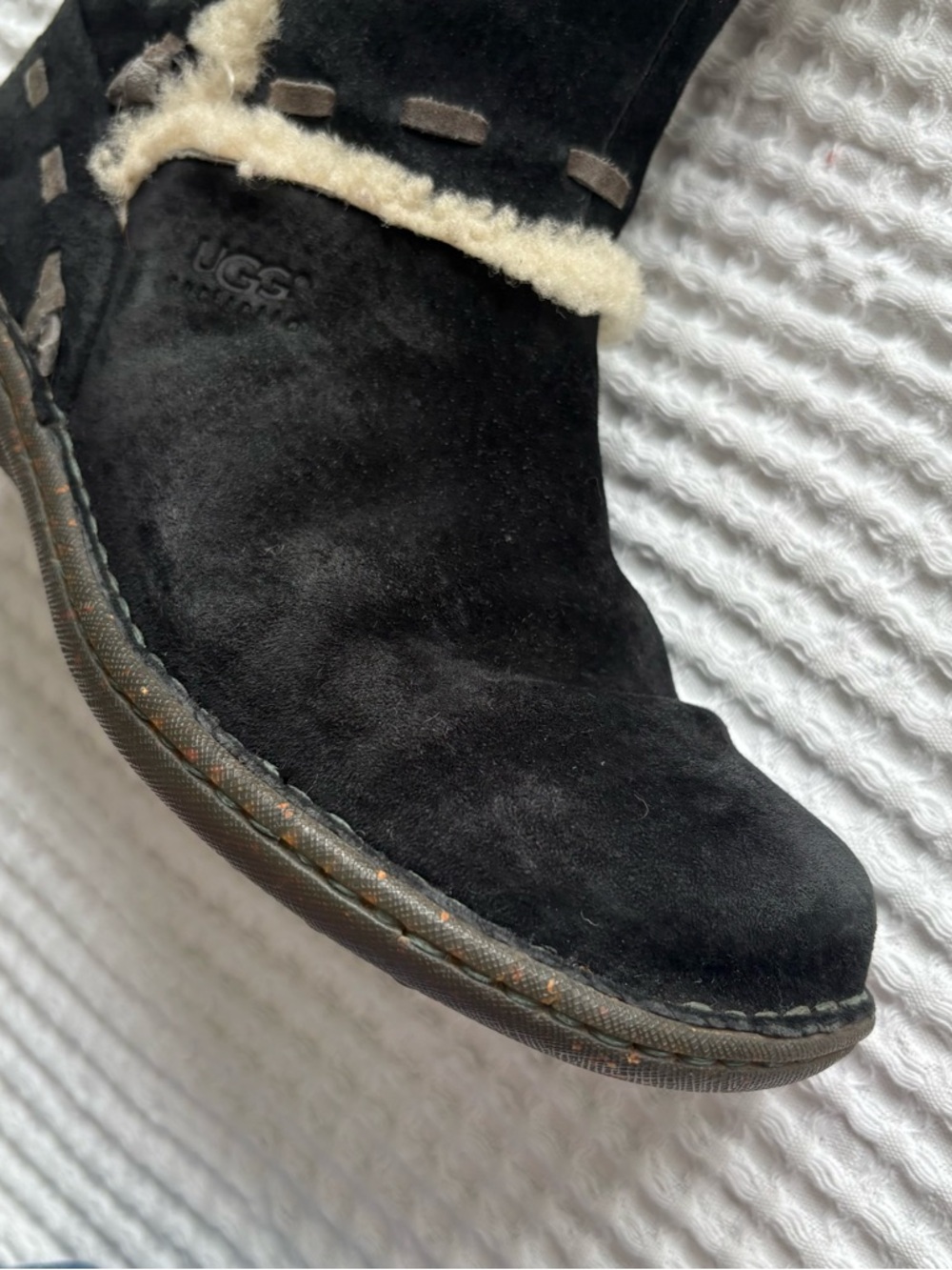 UGG Australia Elijo Black Sheepskin Whipstitch Boots - Women's Size 7 - #5674 - Picture 7 of 9